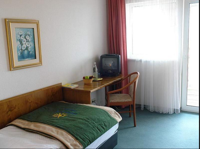 Greenline Hotel Hellfeld Neubrandenburg Oda fotoğraf